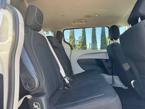 Used 2023 Chrysler Voyager LX FWD image 18