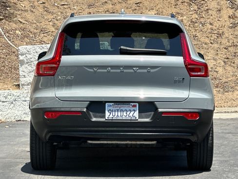 Certified 2025 Volvo XC40 B5 Plus AWD/4WD image 5