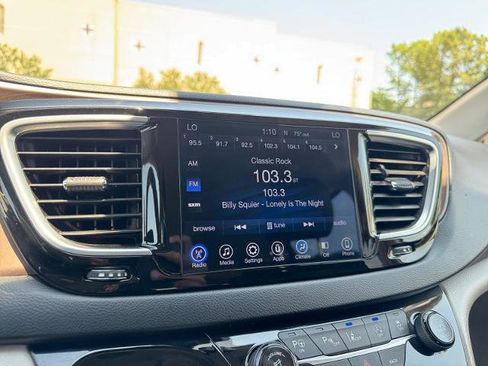 Used 2017 Chrysler Pacifica Touring-L Plus w/ Advanced Safetytec Group FWD image 29