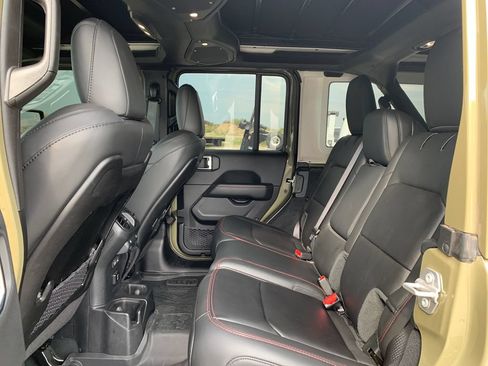 Used 2025 Jeep Wrangler Unlimited Rubicon AWD/4WD image 18