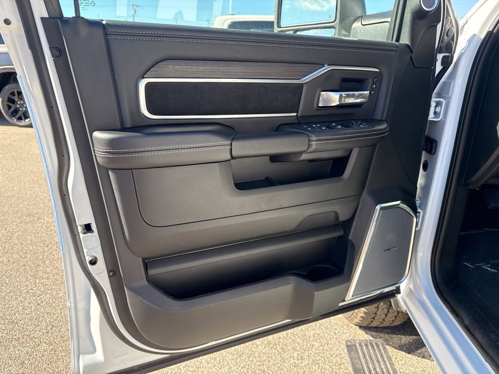 New 2027 RAM 2500 Laramie w/ Night Edition AWD/4WD image 17