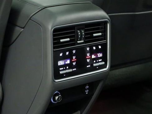 Used 2022 Porsche Cayenne Platinum Edition AWD/4WD image 38