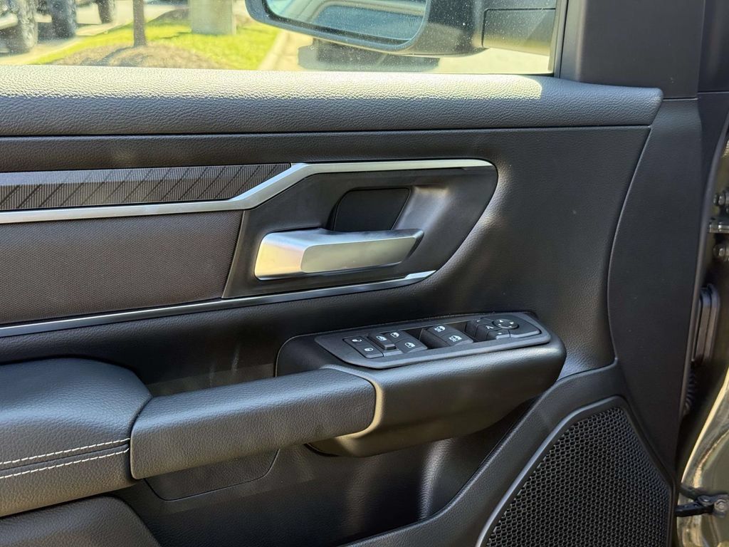 New 2027 RAM 1500 4x4 Crew Cab image 32