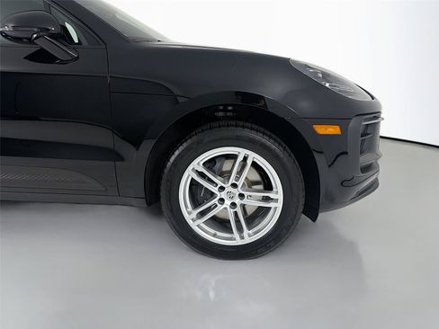 Certified 2023 Porsche Macan AWD/4WD image 28
