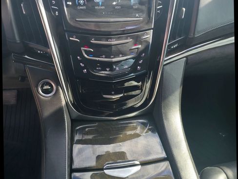Used 2017 Cadillac Escalade ESV Platinum image 15