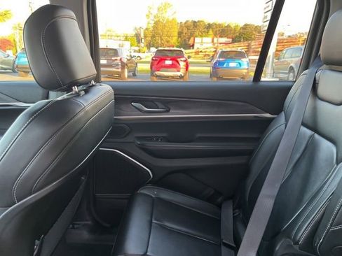 Used 2022 Jeep Grand Cherokee L Limited image 14