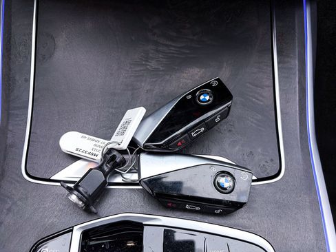 Used 2023 BMW X7 xDrive40i w/ M Sport Package AWD/4WD image 31