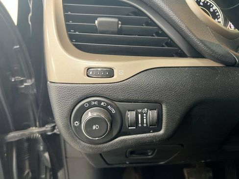 Used 2015 Jeep Cherokee Latitude w/ Trailer Tow Group FWD image 17