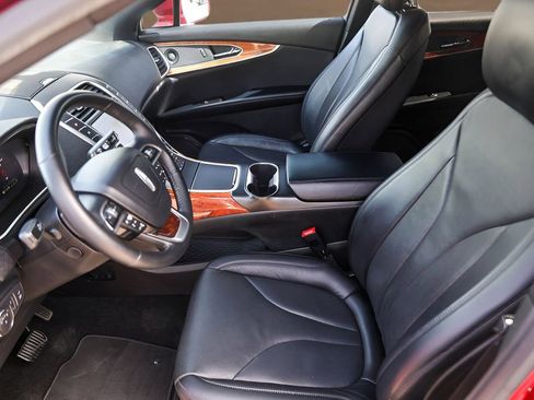 Used 2019 Lincoln Nautilus Reserve image 9