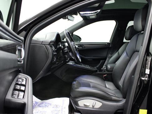 Used 2021 Porsche Macan AWD/4WD image 12