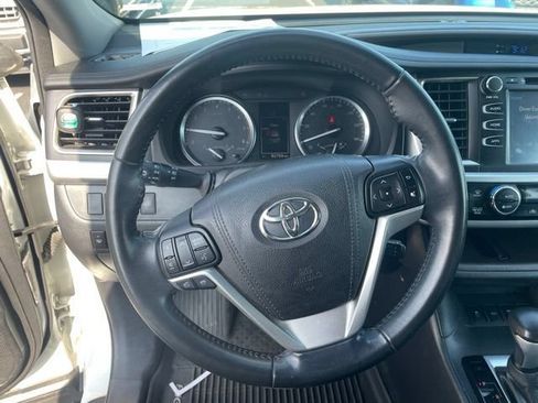 Used 2016 Toyota Highlander XLE AWD/4WD image 10
