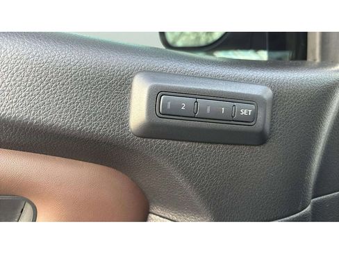 Used 2021 Nissan Titan Platinum Reserve w/ Moonroof Package image 20