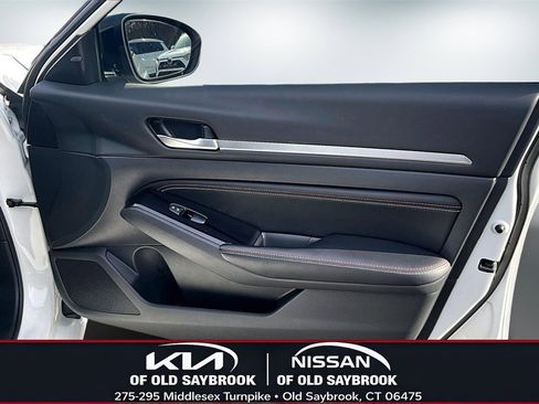 Used 2023 Nissan Altima 2.5 SR w/ SR Premium Package image 26