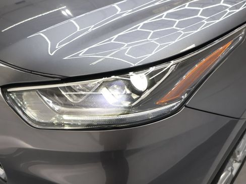 Used 2024 Toyota Highlander Limited FWD image 32