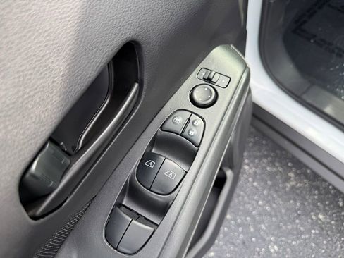 New 2025 Nissan Kicks Play S image 9