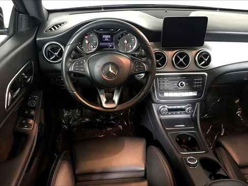 Used 2019 Mercedes-Benz CLA 250 4MATIC image 4