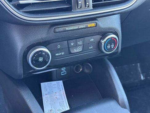 Used 2022 Ford Escape SE w/ SE Sport Appearance Package image 25