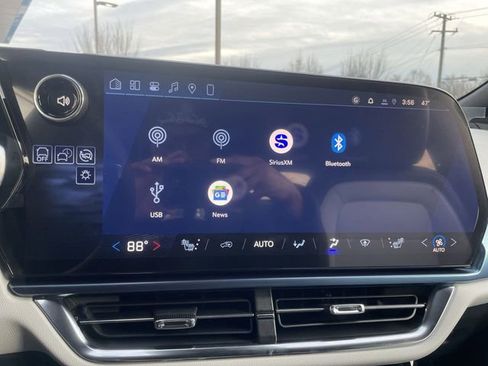 New 2026 Chevrolet Equinox EV LT AWD/4WD image 16