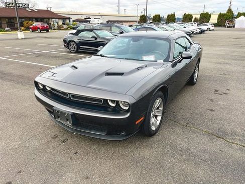 Used 2022 Dodge Challenger SXT image 3