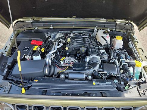 Used 2025 Jeep Gladiator Sport AWD/4WD image 17