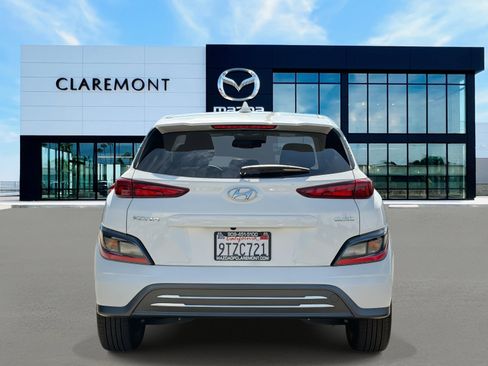 Used 2023 Hyundai Kona SE image 5