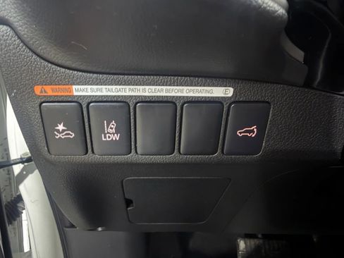 Used 2020 Mitsubishi Outlander SE image 16