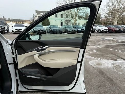 Used 2019 Audi e-tron Premium Plus image 30