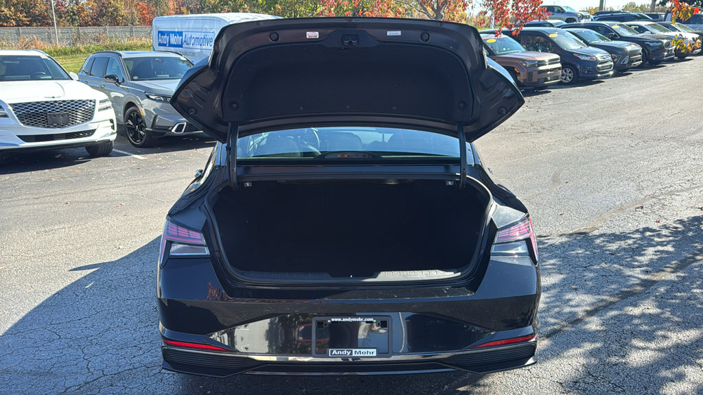 Used 2021 Hyundai Elantra Limited w/ Cargo Package FWD image 9