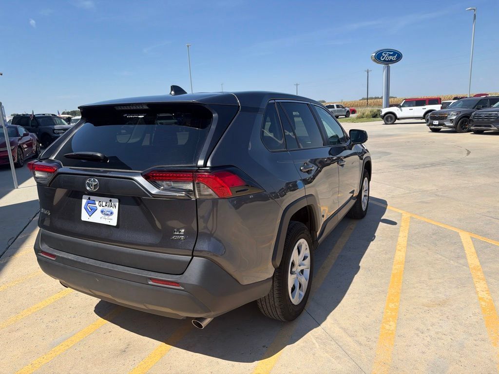 Used 2025 Toyota RAV4 LE AWD/4WD image 7