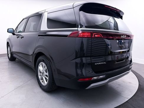 Certified 2023 Kia Carnival LX image 11