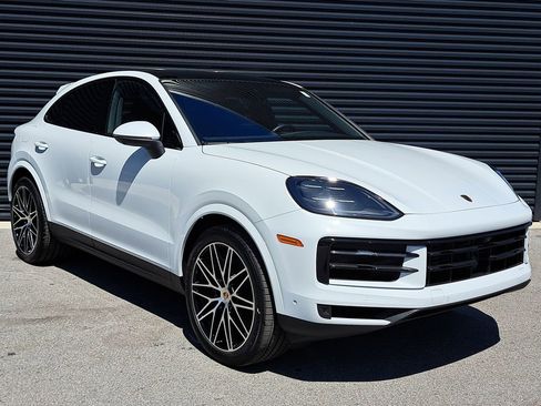 Certified 2025 Porsche Cayenne Coupe AWD/4WD image 9