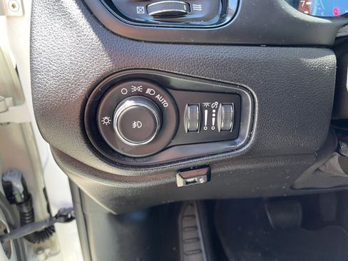 Used 2020 Jeep Renegade Altitude FWD image 18