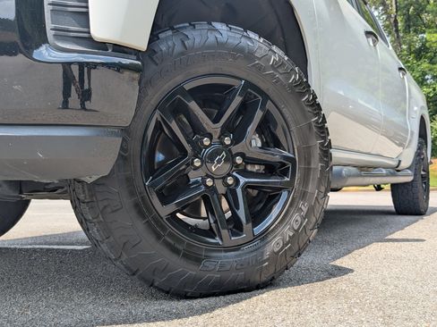 Used 2019 Chevrolet Silverado 1500 LT Trail Boss AWD/4WD image 36