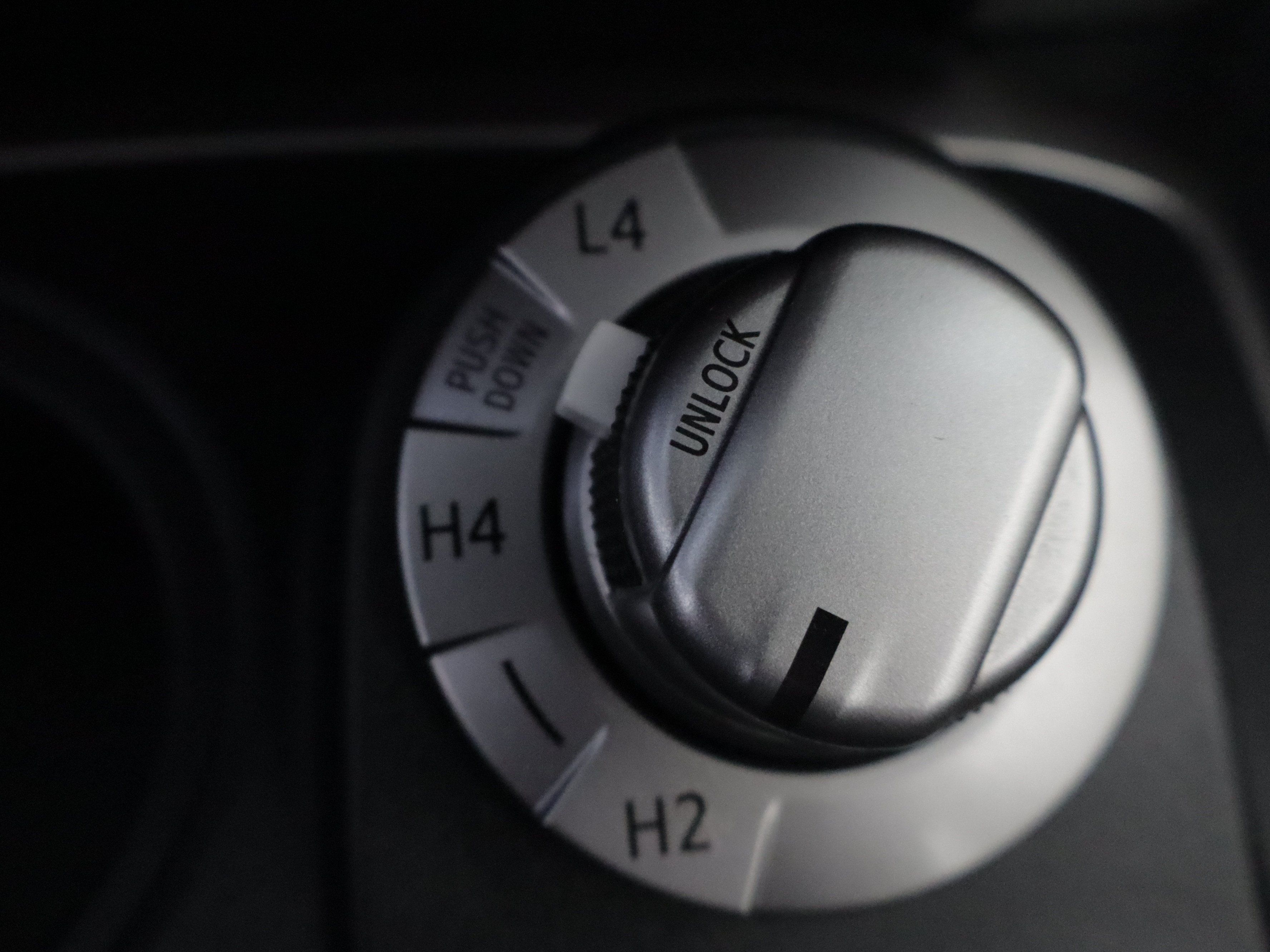 Used 2018 Toyota 4Runner SR5 AWD/4WD image 17