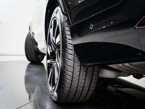 Used 2023 Land Rover Discovery S R-Dynamic image 51