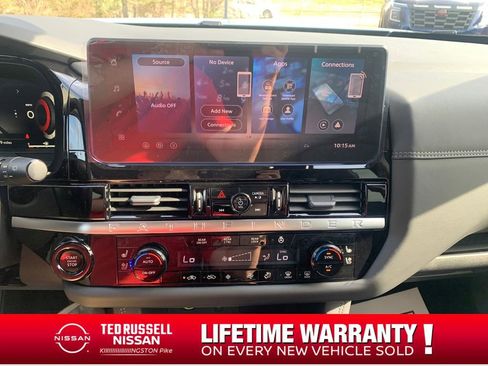 New 2026 Nissan Pathfinder Platinum image 18