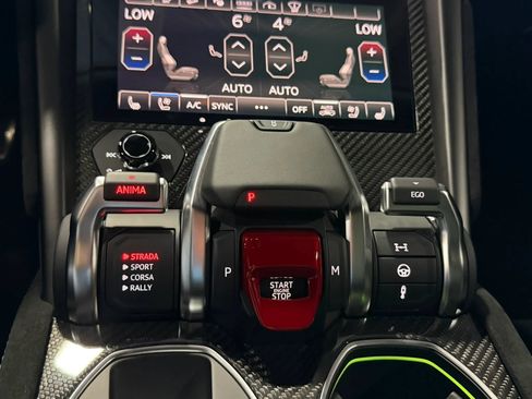 Used 2024 Lamborghini Urus Performante AWD/4WD image 53