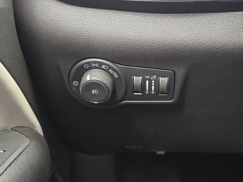Used 2025 Jeep Compass Limited AWD/4WD image 25