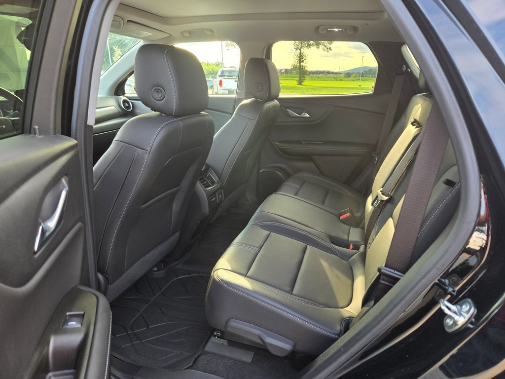 Used 2024 Chevrolet Blazer LT w/ Sound & Technology Package FWD image 8