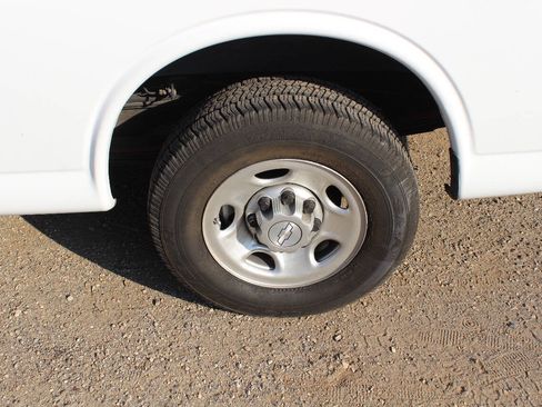Used 2015 Chevrolet Express 3500 RWD image 22