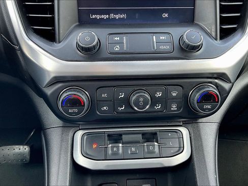 Used 2023 GMC Acadia SLE image 33