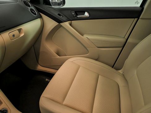 Used 2016 Volkswagen Tiguan S FWD image 22