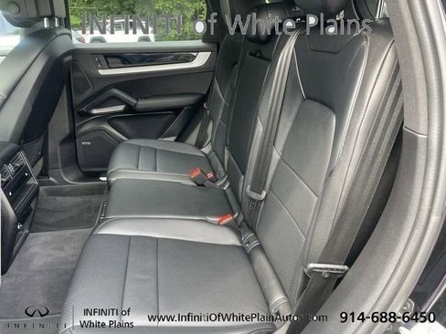 Used 2024 Porsche Cayenne AWD/4WD image 7