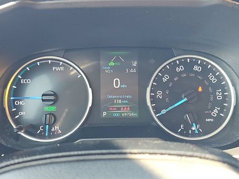 Used 2021 Toyota RAV4 LE AWD/4WD image 2