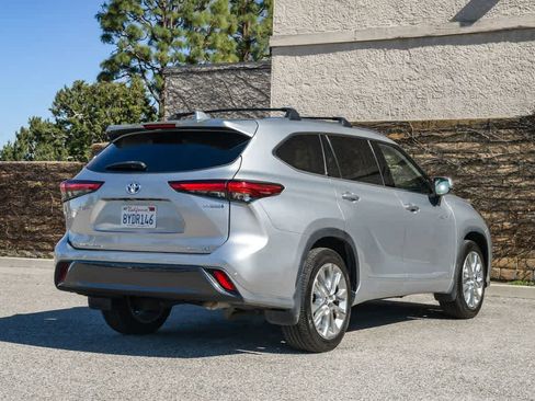 Used 2021 Toyota Highlander Limited image 7