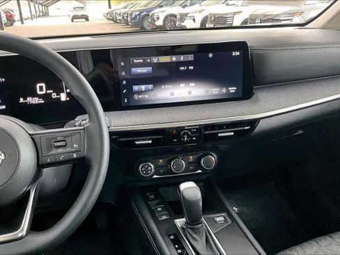 Certified 2025 Nissan Kicks SV image 7