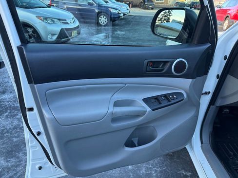 Used 2014 Toyota Tacoma 4x4 Double Cab w/ SR5 Package image 47