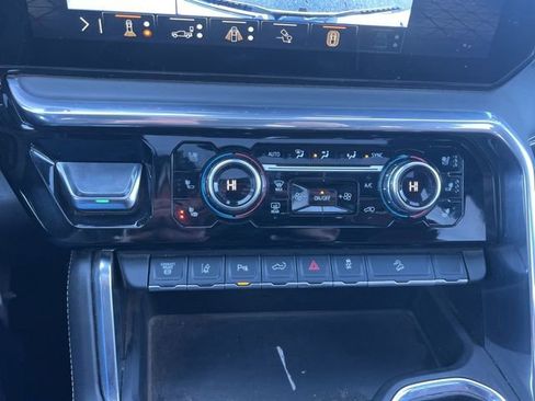 Used 2025 GMC Sierra 2500 Denali Ultimate image 17