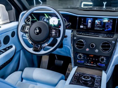 Used 2025 Rolls-Royce Cullinan image 29