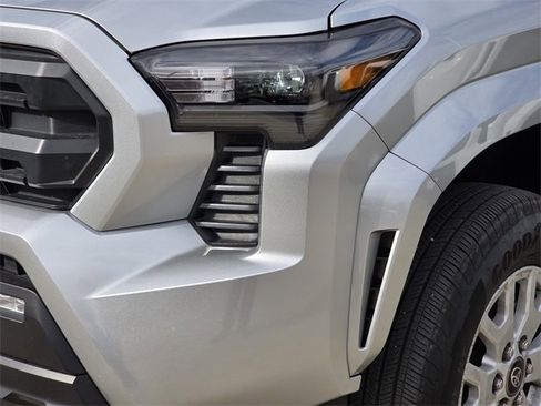 Used 2025 Toyota Tacoma SR5 image 6